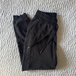 Lululemon Black Scuba Joggers - Size 6